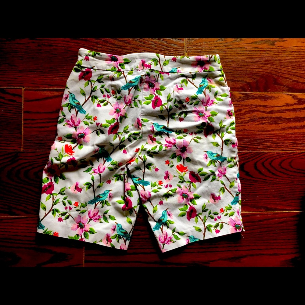 Elastic Bermuda shorts